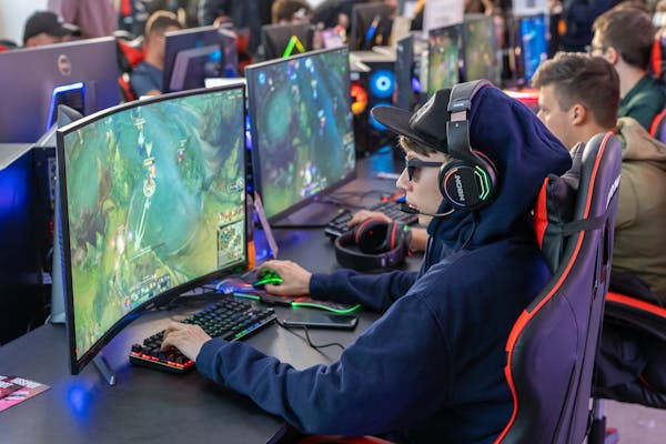 Gaming Monitor 240Hz — 2